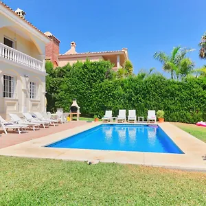 Villa Las Palmas Sleeps 10, Mijas